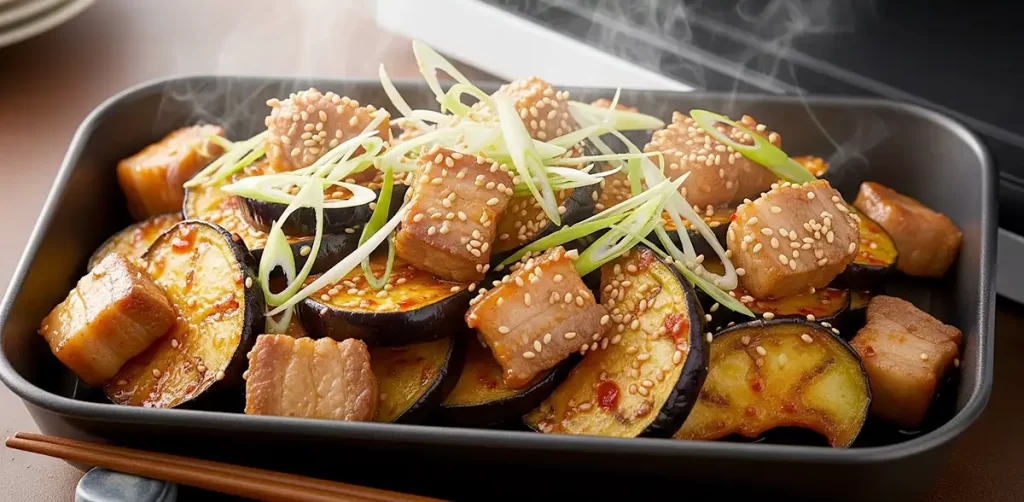 レンジで時短!ナスと豚こまのピリ辛ポン酢蒸し